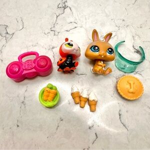 Littlest Pet Shop Picnic Time LPS Pets #220 Bunny #221 Ladybug Partial Set